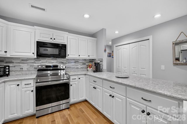 100 Rivercliff Drive, Hudson, NC 28638