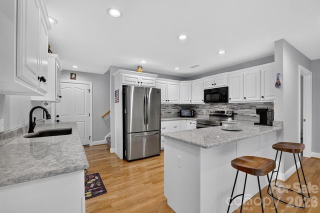 100 Rivercliff Drive, Hudson, NC 28638