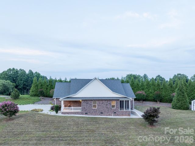 100 Rivercliff Drive, Hudson, NC 28638