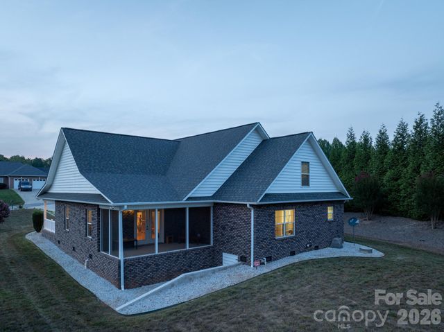 100 Rivercliff Drive, Hudson, NC 28638