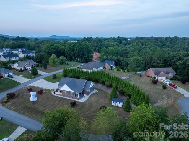 100 Rivercliff Drive, Hudson, NC 28638