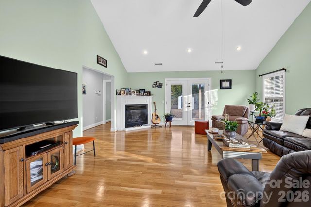 100 Rivercliff Drive, Hudson, NC 28638