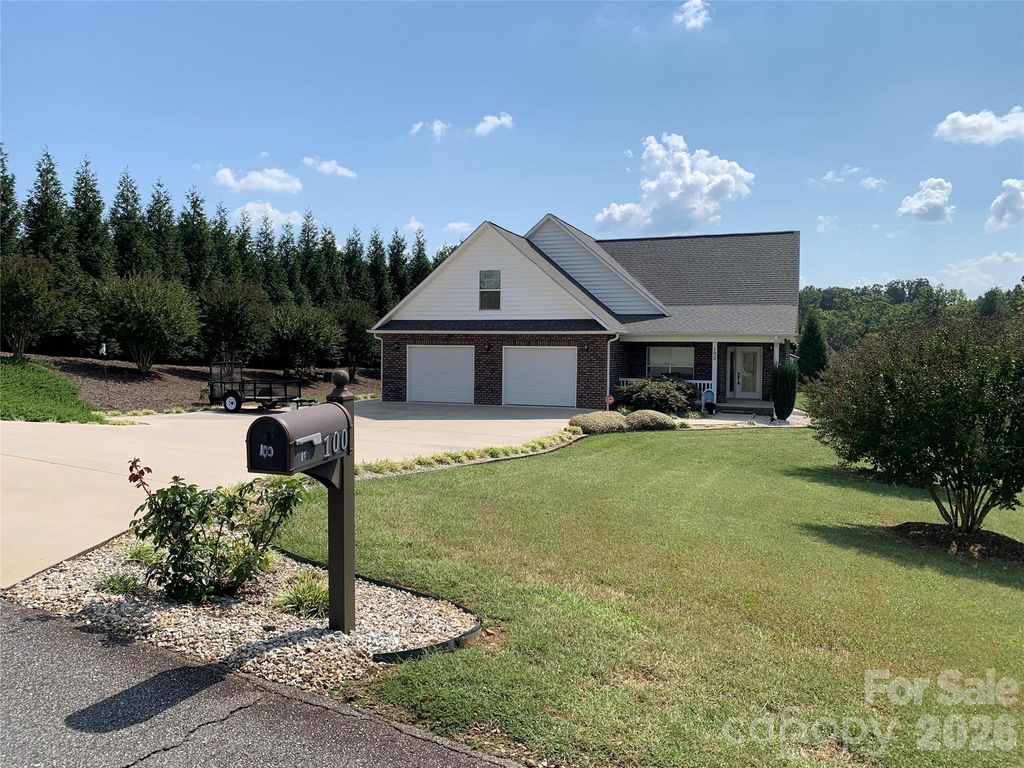 100 Rivercliff Drive, Hudson, NC 28638