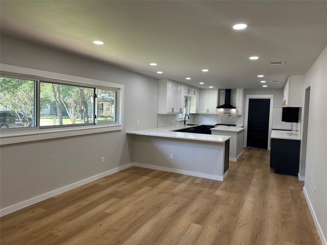 149 Parkwood Avenue, Arlington, TX 76013