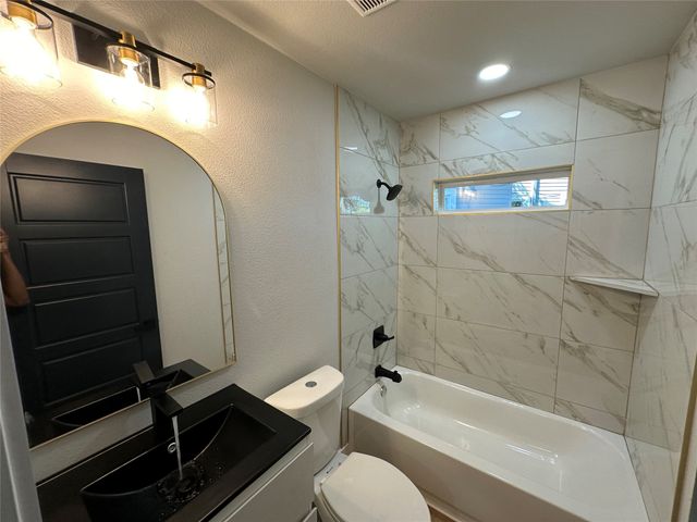 149 Parkwood Avenue, Arlington, TX 76013