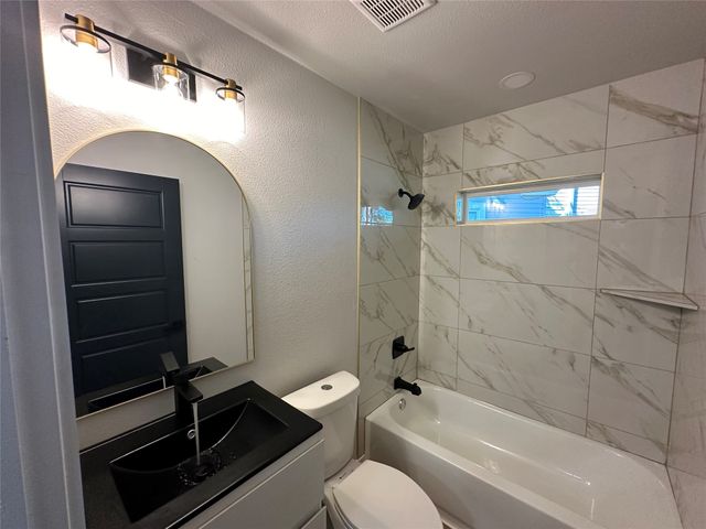 149 Parkwood Avenue, Arlington, TX 76013