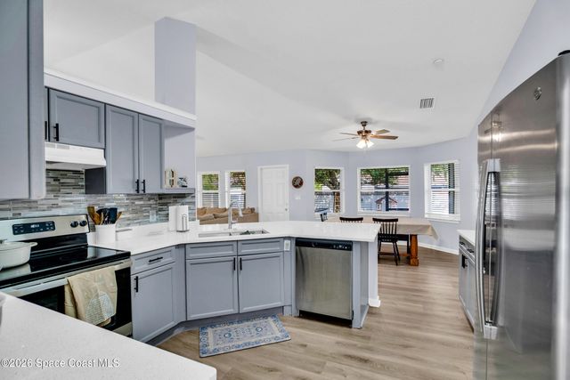 586 Sea Fury Avenue SW, Palm Bay, FL 32908