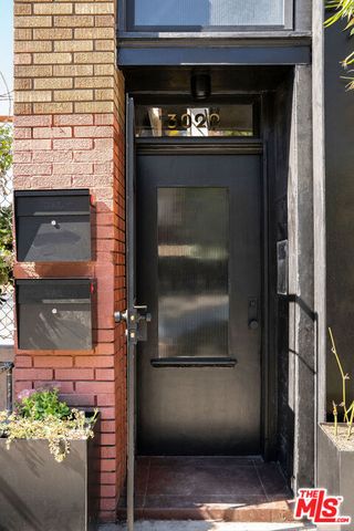 3020 W Sunset Boulevard, Los Angeles, CA 90026