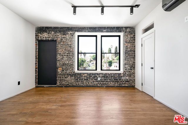 3020 W Sunset Boulevard, Los Angeles, CA 90026