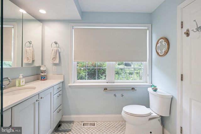 336 OVERHILL RD, Wayne, PA 19087