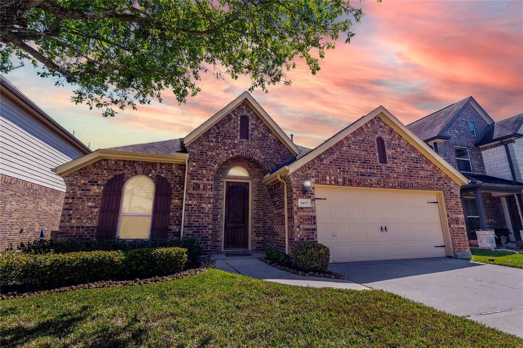 1415 Nacogdoches Valley Drive, League City, TX 77573