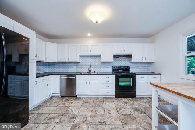 425 GROVE AVE, Mohnton, PA 19540