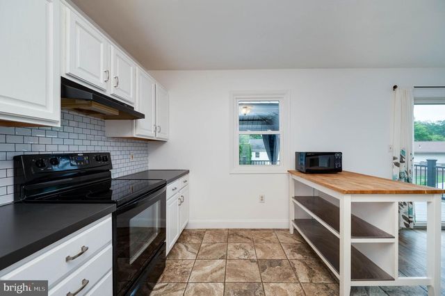 425 GROVE AVE, Mohnton, PA 19540