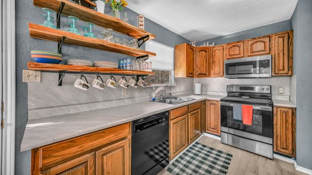 2416 S Lakeview Drive, Gordon, TX 76453