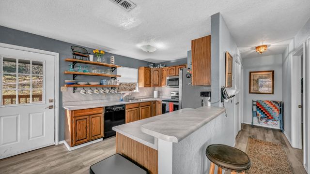 2416 S Lakeview Drive, Gordon, TX 76453