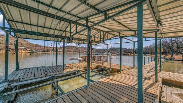 2416 S Lakeview Drive, Gordon, TX 76453