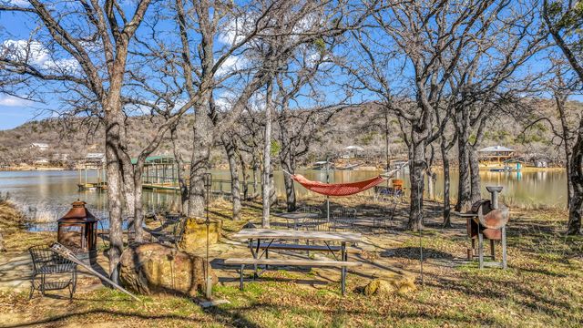 2416 S Lakeview Drive, Gordon, TX 76453
