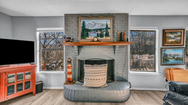 2416 S Lakeview Drive, Gordon, TX 76453