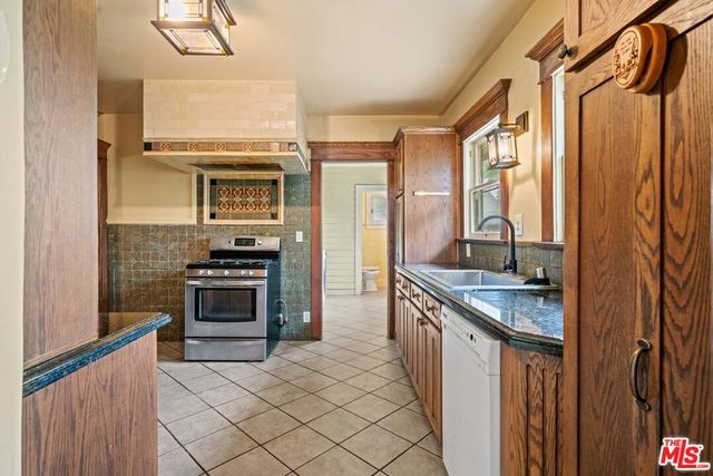 105 El Nido Avenue, Pasadena, CA 91107