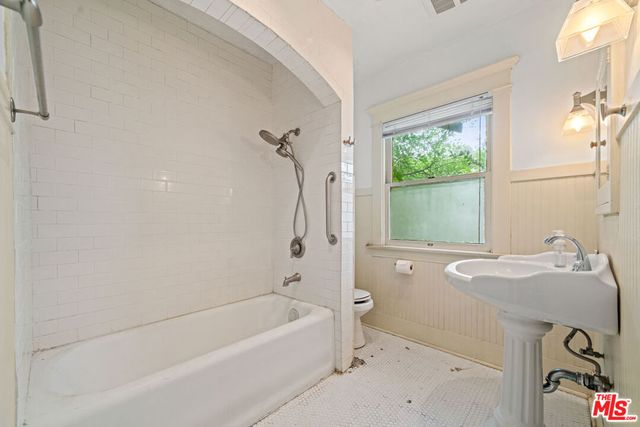 105 El Nido Avenue, Pasadena, CA 91107