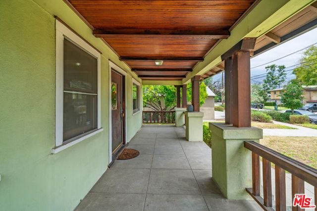 105 El Nido Avenue, Pasadena, CA 91107