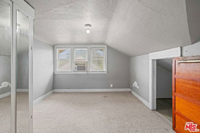 105 El Nido Avenue, Pasadena, CA 91107