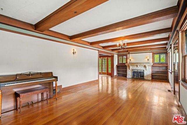 105 El Nido Avenue, Pasadena, CA 91107