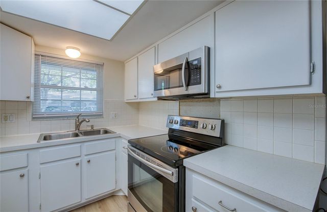 11200 102ND AVENUE 18, Seminole, FL 33778