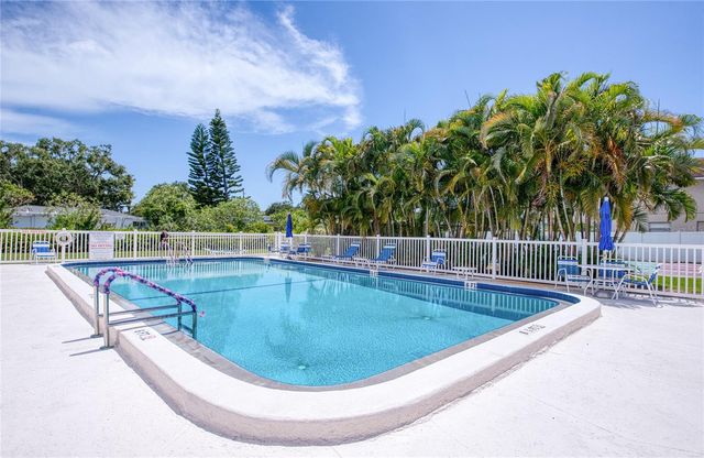 11200 102ND AVENUE 18, Seminole, FL 33778