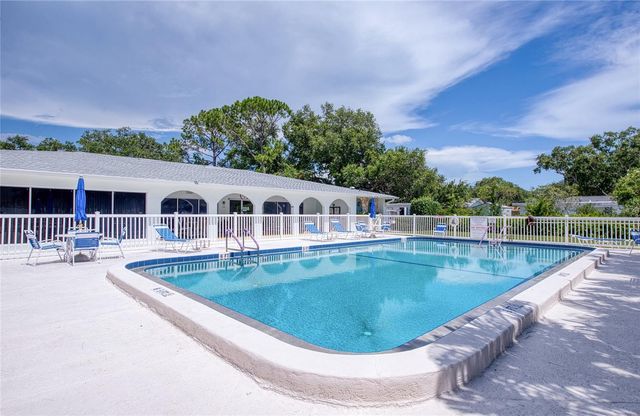 11200 102ND AVENUE 18, Seminole, FL 33778
