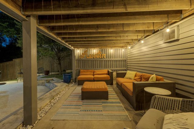 1809 Barton Hills DR, Austin, TX 78704
