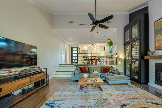 1809 Barton Hills DR, Austin, TX 78704