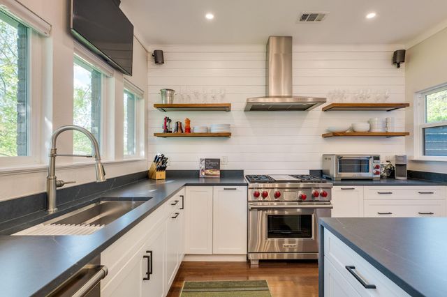 1809 Barton Hills DR, Austin, TX 78704