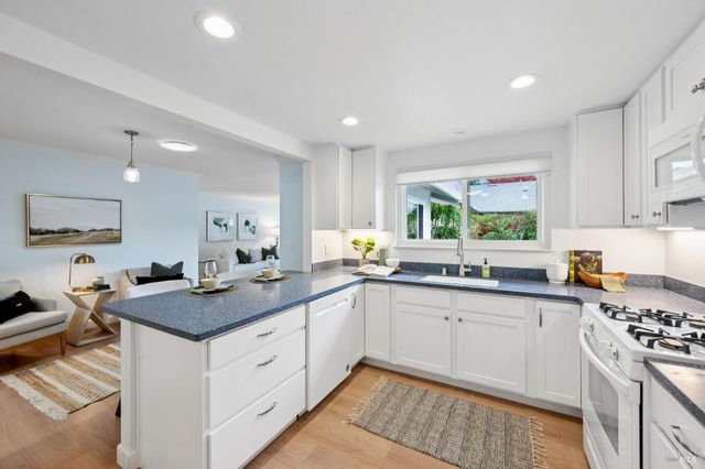 6550 Meadowridge Dr, Santa Rosa, CA 95409