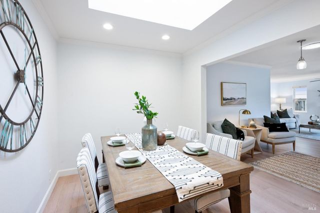 6550 Meadowridge Dr, Santa Rosa, CA 95409