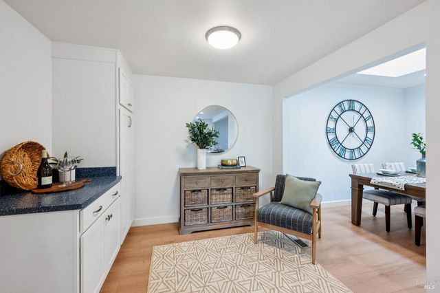 6550 Meadowridge Dr, Santa Rosa, CA 95409