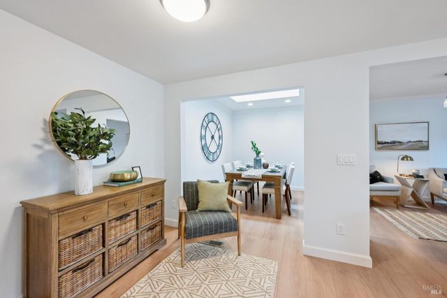 6550 Meadowridge Dr, Santa Rosa, CA 95409