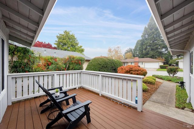 6550 Meadowridge Dr, Santa Rosa, CA 95409