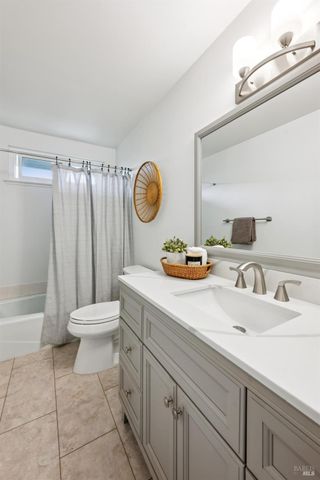 6550 Meadowridge Dr, Santa Rosa, CA 95409