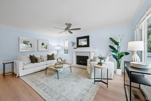 6550 Meadowridge Dr, Santa Rosa, CA 95409