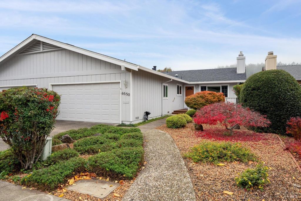 6550 Meadowridge Dr, Santa Rosa, CA 95409