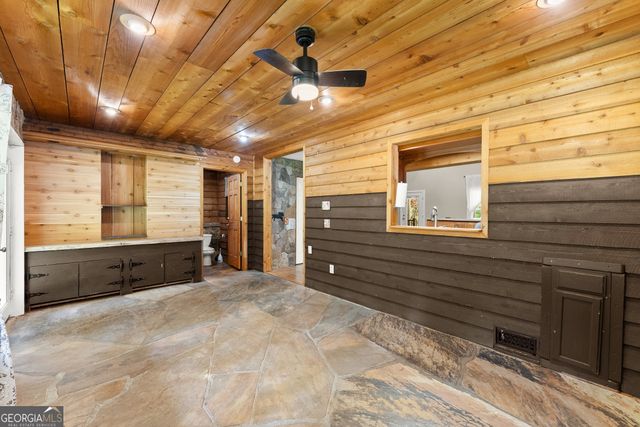 438 Dixon Drive, Cleveland, GA 30528