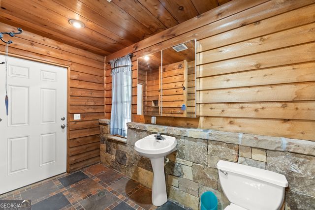 438 Dixon Drive, Cleveland, GA 30528