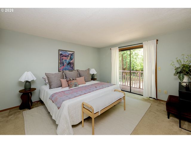8740 Sw WASHINGTON Dr, Portland, OR 97223