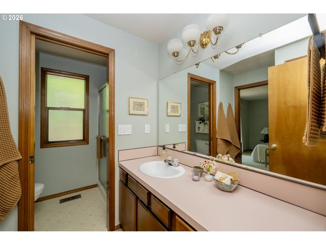 8740 Sw WASHINGTON Dr, Portland, OR 97223
