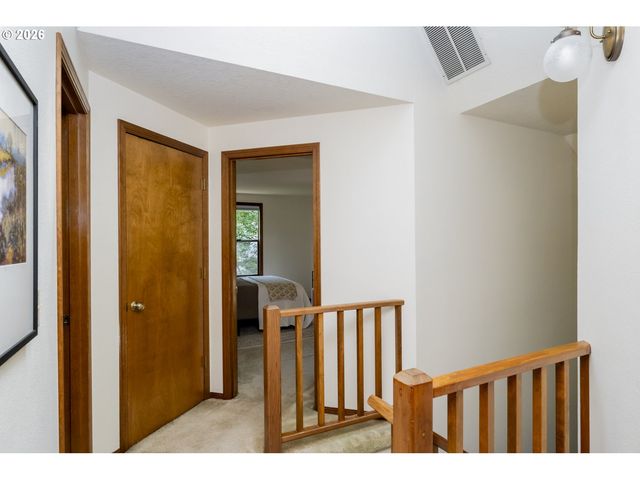 8740 Sw WASHINGTON Dr, Portland, OR 97223