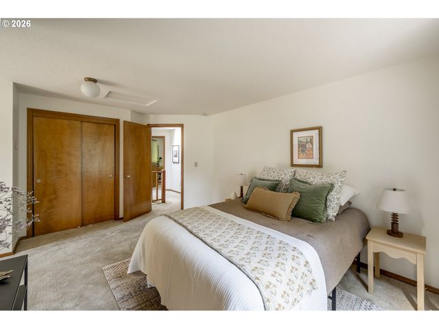 8740 Sw WASHINGTON Dr, Portland, OR 97223