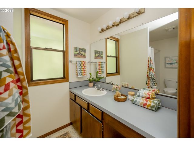 8740 Sw WASHINGTON Dr, Portland, OR 97223