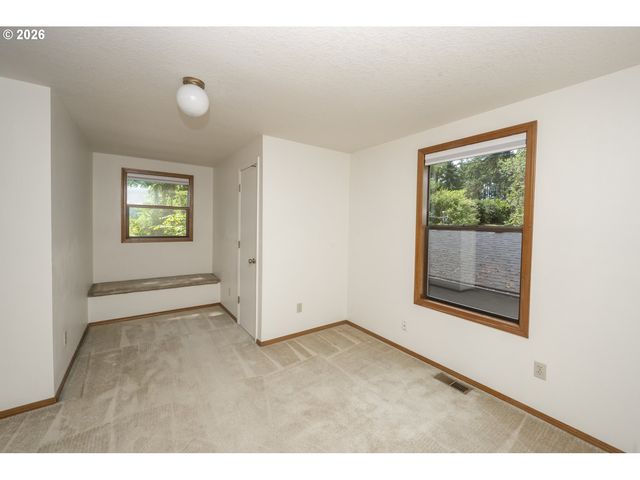 8740 Sw WASHINGTON Dr, Portland, OR 97223