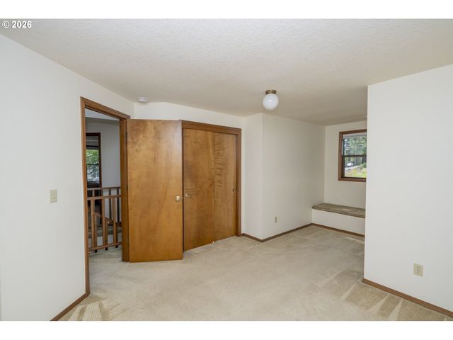 8740 Sw WASHINGTON Dr, Portland, OR 97223